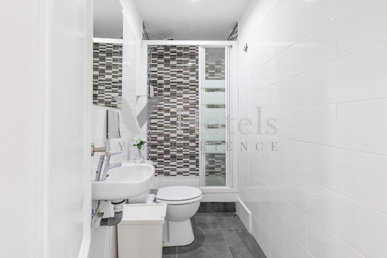 Ayz Sierra De Meira - Auto Check-In Property (Adults Only) Madrid Esterno foto