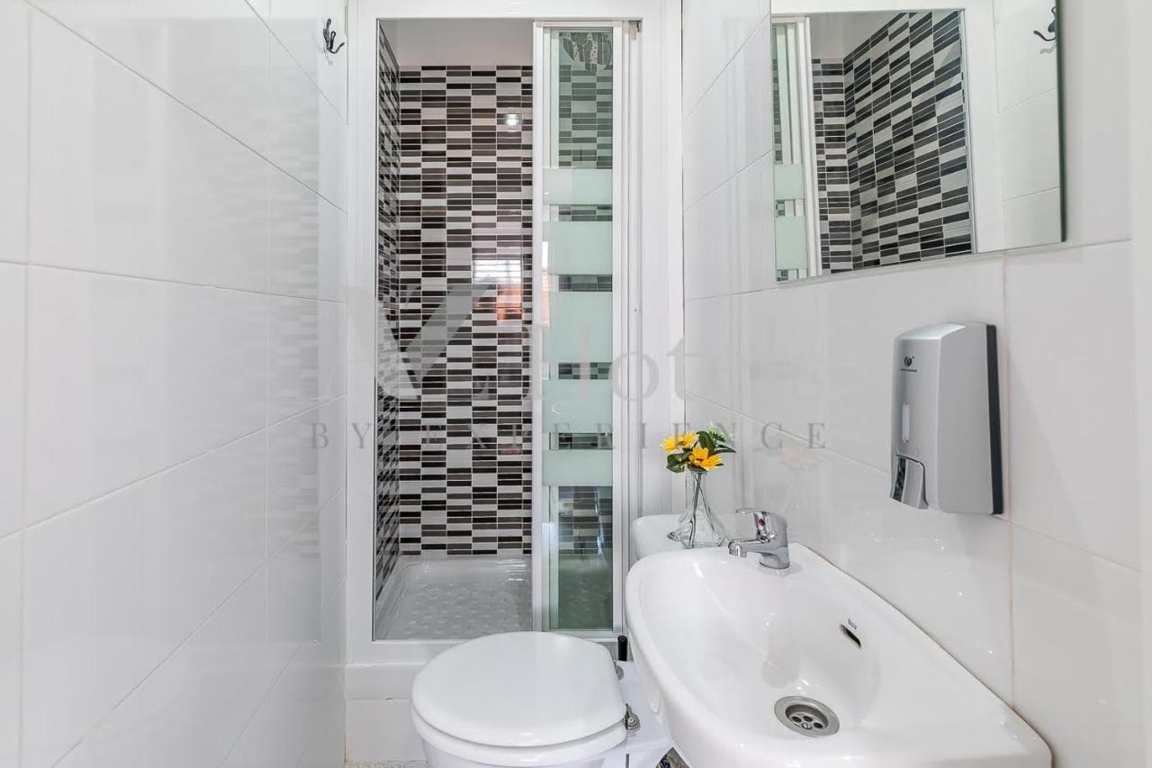 Ayz Sierra De Meira - Auto Check-In Property (Adults Only) Madrid Esterno foto