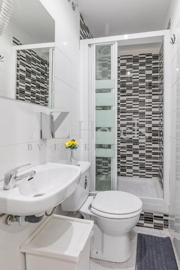 Ayz Sierra De Meira - Auto Check-In Property (Adults Only) Madrid Esterno foto